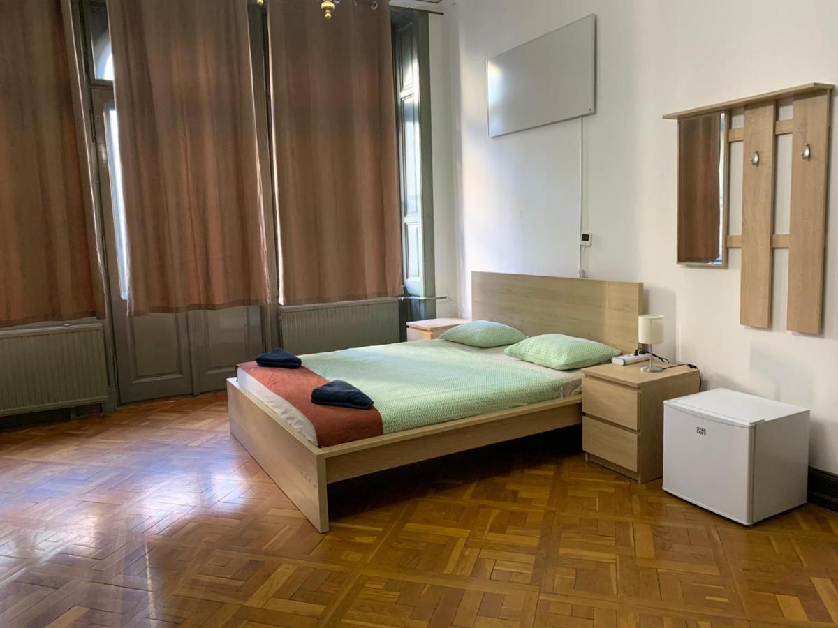 Merry Rooms Budapest Luaran gambar
